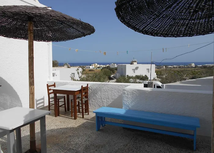 The Three Anchors Emporio (Santorini)