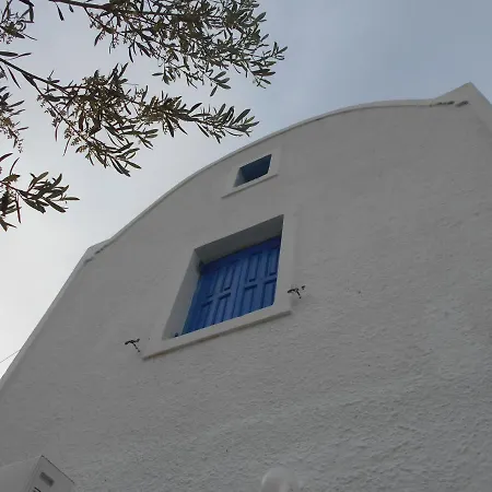 فندق The Three Anchors Emporio (Santorini)