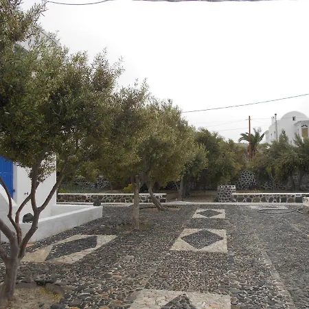 The Three Anchors * Emporio (Santorini)