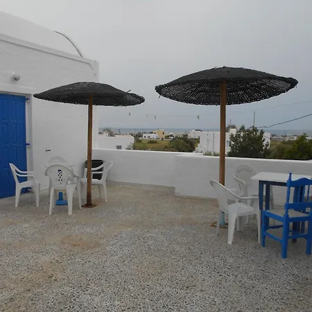The Three Anchors Emporio (Santorini)