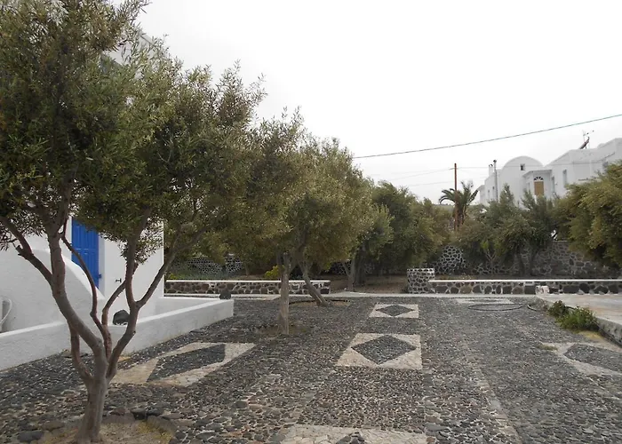 The Three Anchors * Emporio (Santorini)