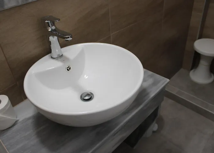 The Three Anchors Hotel *