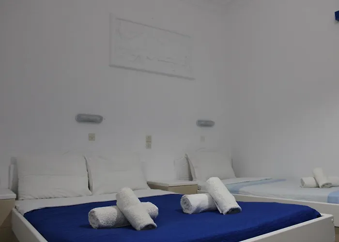 The Three Anchors Hotel Emporio (Santorini)