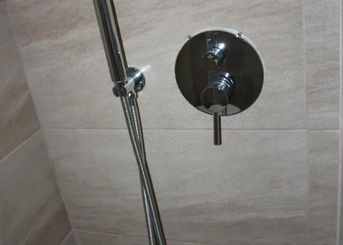 The Three Anchors Hotel *