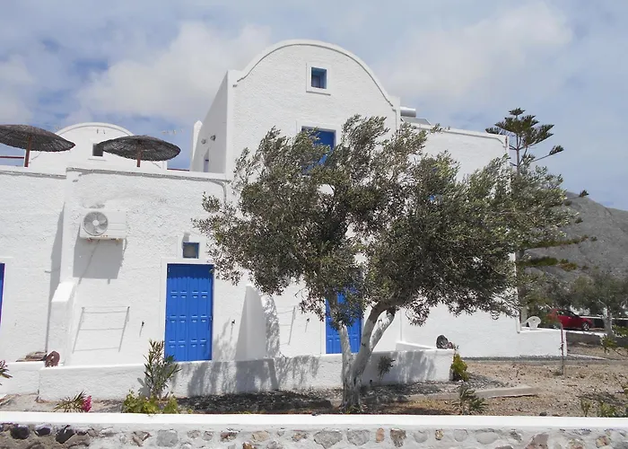 The Three Anchors Emporio (Santorini)