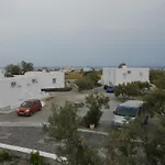 מלון The Three Anchors Emporio (Santorini)