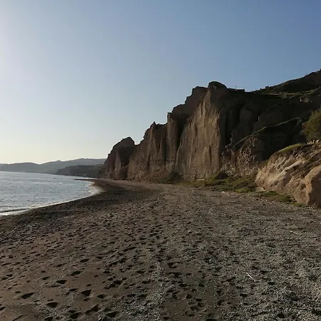 The Three Anchors Εμπορειό