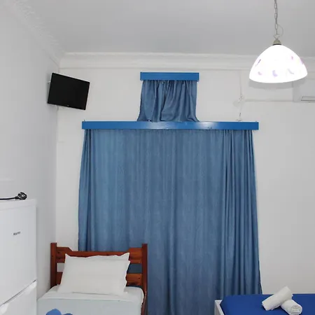 The Three Anchors * Εμπορειό