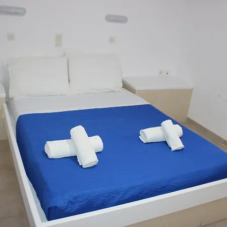 The Three Anchors * Εμπορειό