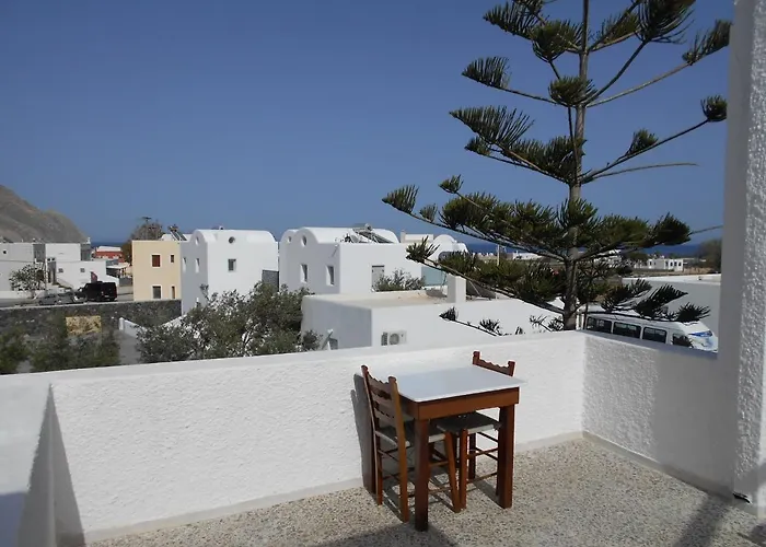 The Three Anchors * Emporio (Santorini)