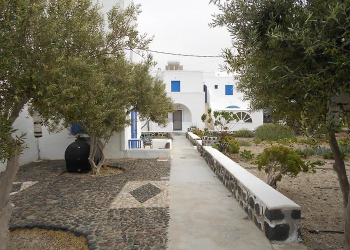 The Three Anchors Emporio (Santorini)