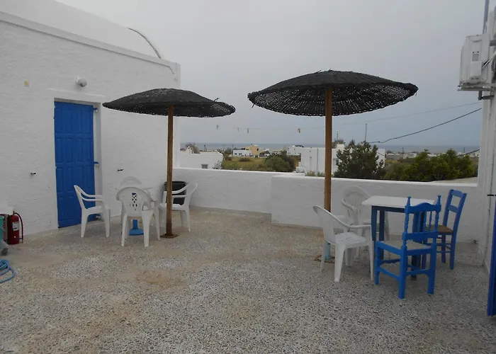 The Three Anchors Emporio (Santorini)