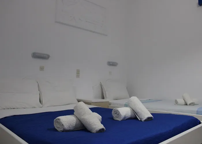 The Three Anchors Emporio (Santorini)